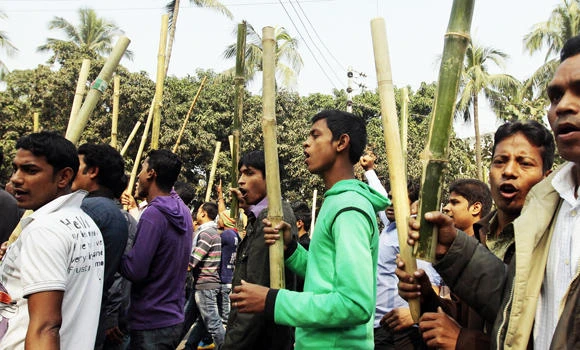 Bangladesh capital cut off to prevent opposition march