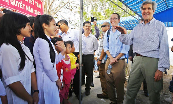 In new role, Kerry back in Vietnam’s Mekong Delta
