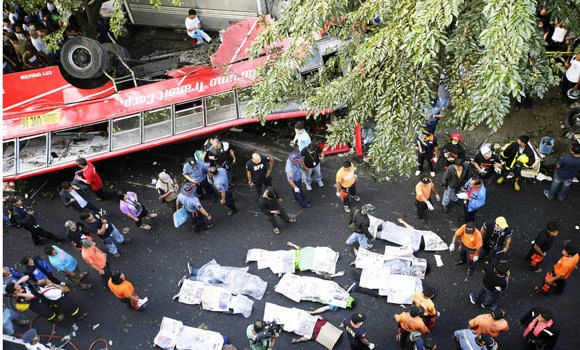 18 dead as speeding bus falls from Manila 'Skyway'