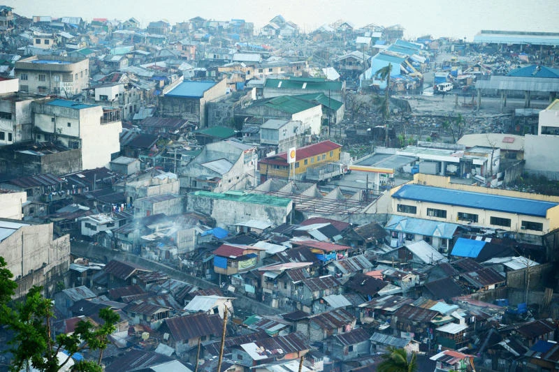 Philippines typhoon death toll tops 6,000