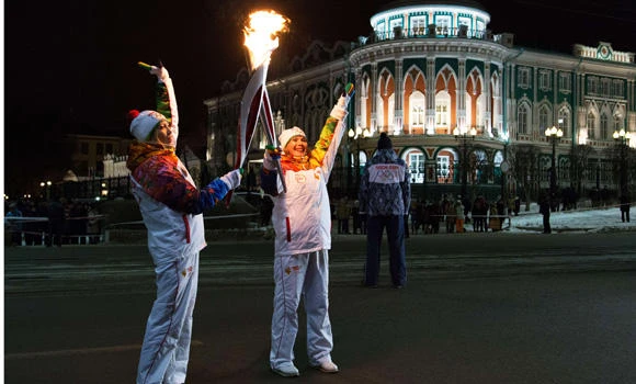 Russian torchbearer dies after carrying flame in Sochi relay