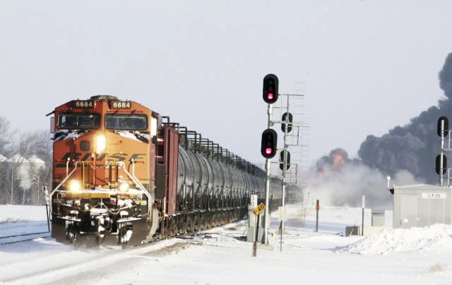 Officials urge evacuation near US train derailment