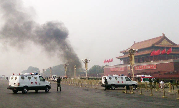 16 die in clash in restive China region