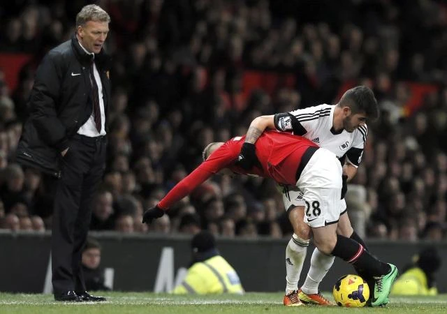 Moyes can smile at last as United sinks Swansea
