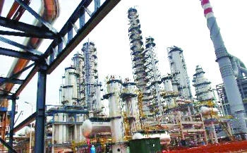 Kuwait budget surplus drops 15%