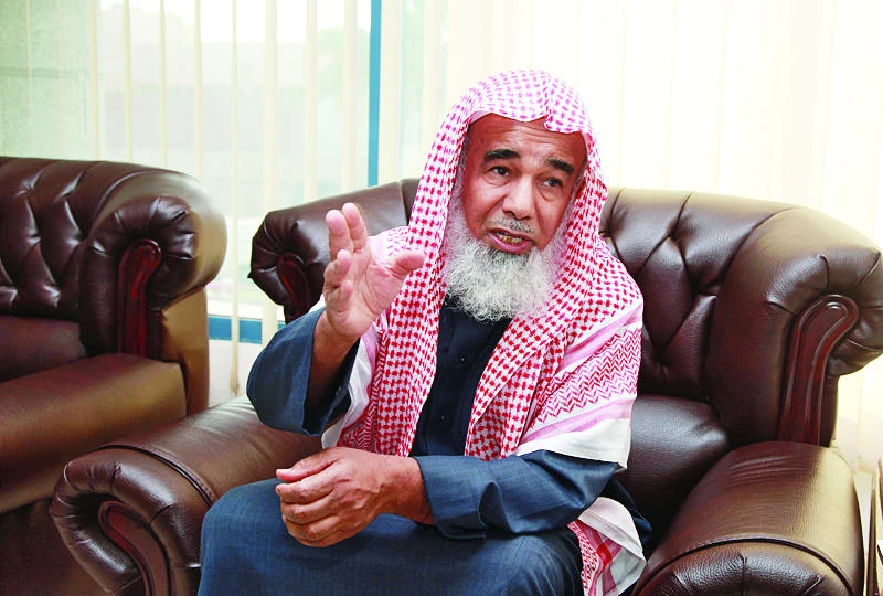 It is forbidden to use phones while driving, says mufti