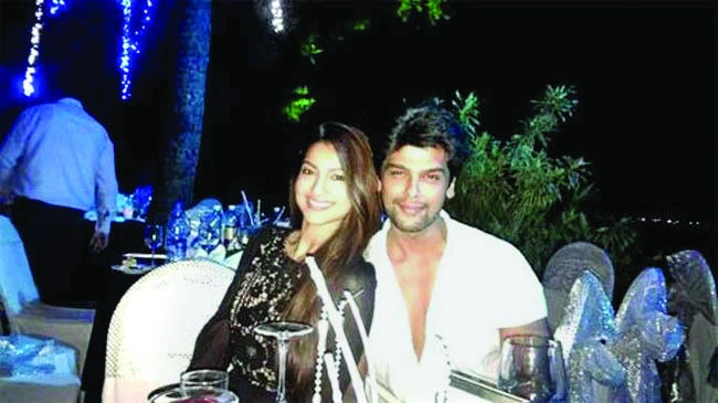 Gauhar, Kushal welcome New Year together