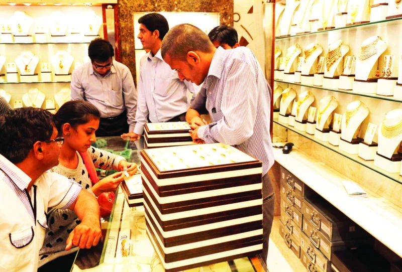 Gold around 2-week high as risk aversion dampens stocks