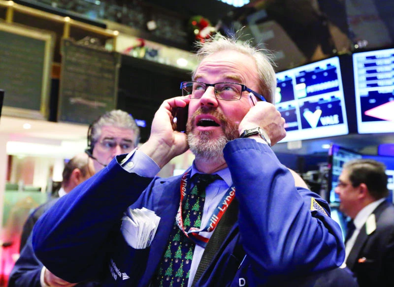 US Treasuries seen weakening in 2014, but rout unlikely