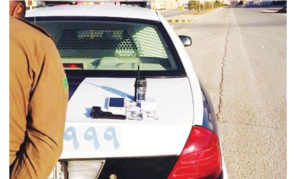 Young man in police uniform held for robbing Asian expat