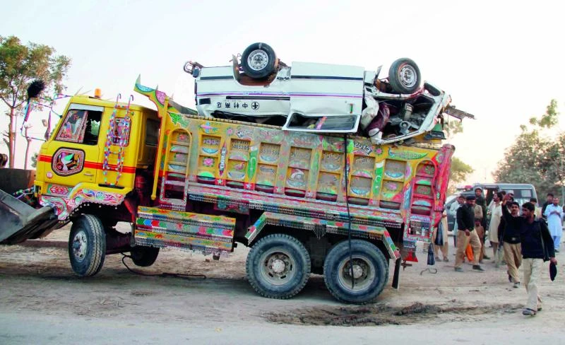 19 children among 21 killed in Pakistan road accident