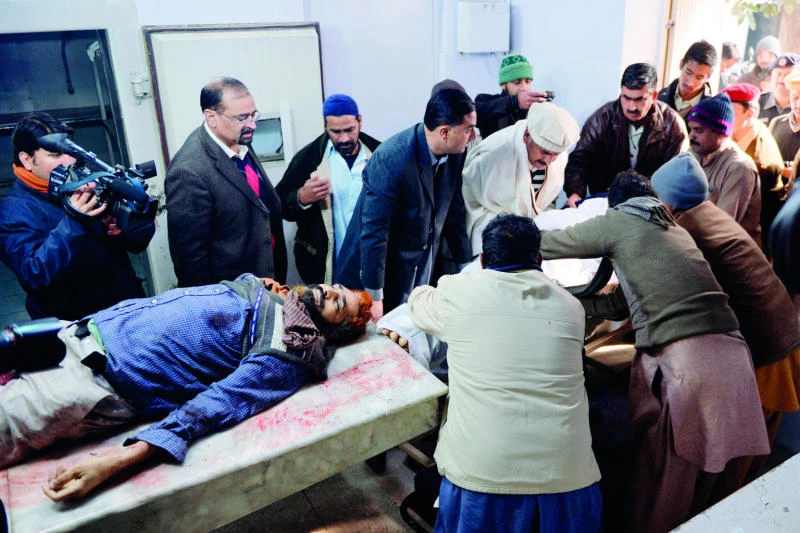 Taleban suicide bomber kills 13 near Pakistan military HQ
