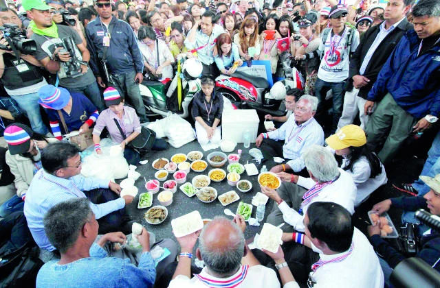 Thailand clamps emergency rule to tackle protests