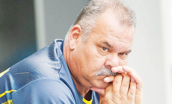 Pakistan begins hunt for new coach