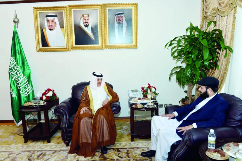 Pak minister signs Haj 2014 agreement