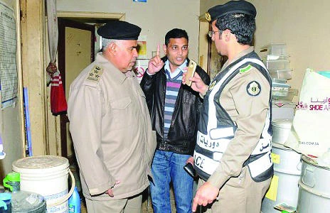 Police arrest 700 illegal workers in 24-hour raid
