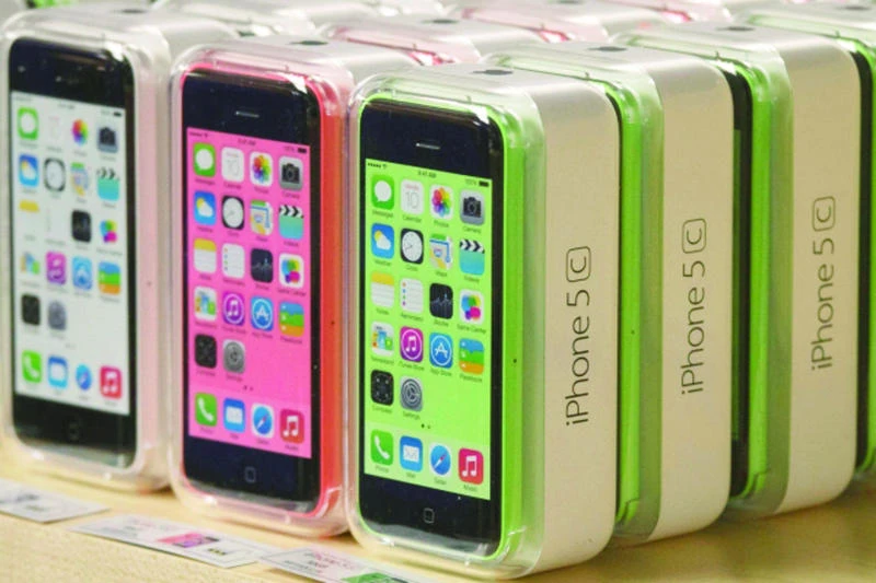 Apple set to release bigger-screen iPhones