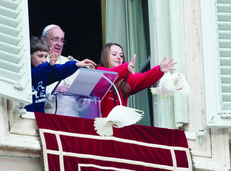 Birds attack peace doves freed from pope’s studio