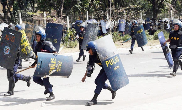 Philippine military attacks hard-line Muslim renegades