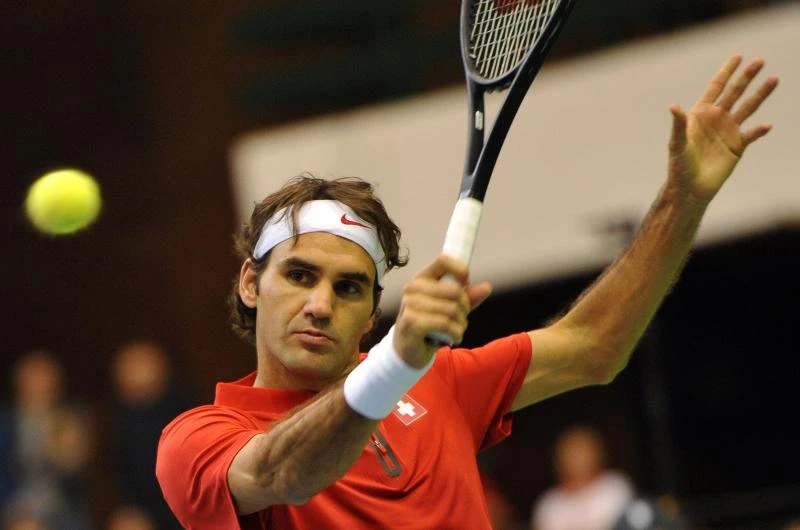 Federer puts Swiss ahead in Serbia