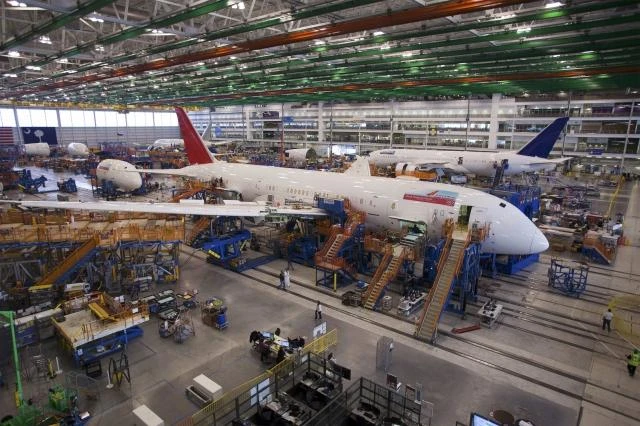 Boeing delivers record 648 commercial aircraft in 2013