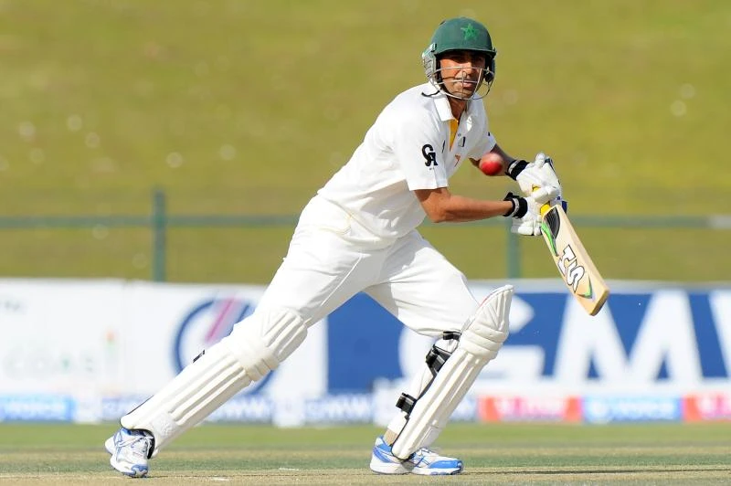 Ton-up Younis, Misbah defy Sri Lanka in first Test