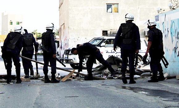 Bahrain says Iran training militants in explosives
