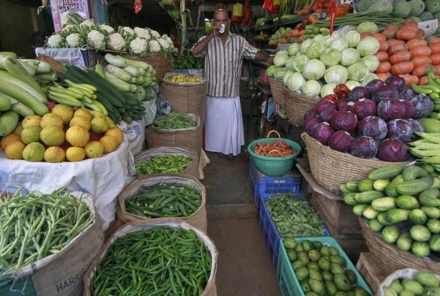 India inflation falls to 5-month low, beats forecasts