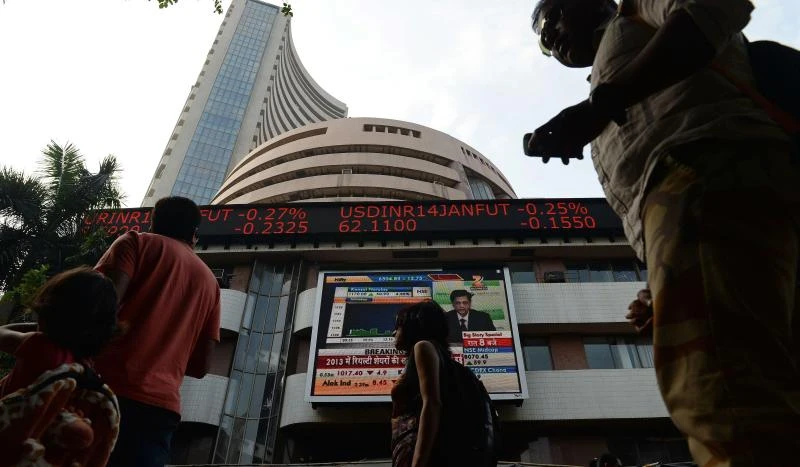 India central bank eases hedging rules for currency trading