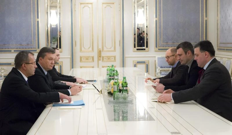 Ukrainian opposition meet Yanukovich after overnight violence