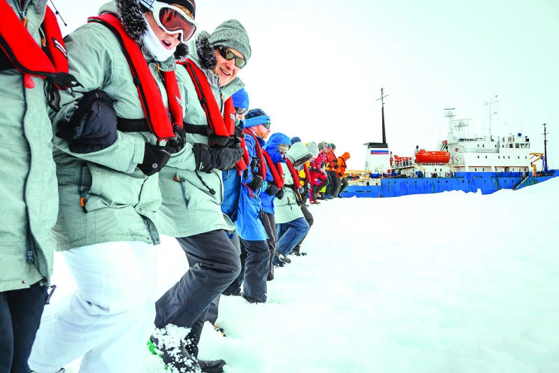 Winds, rain halt ship rescue