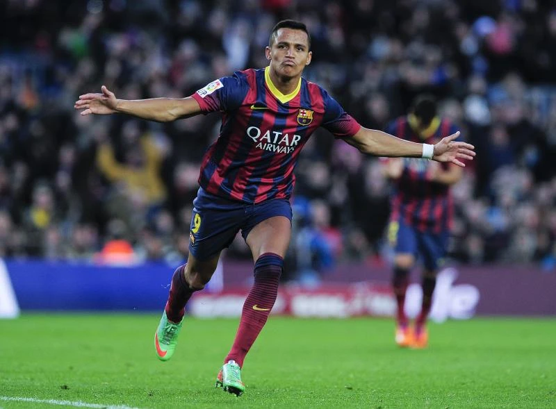 Sanchez hat trick puts Barca back on top