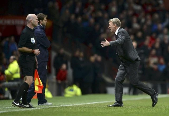 United’s Moyes furious with referee after latest defeat