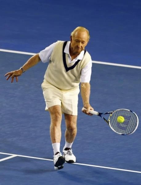 Federer, Laver trade shots in Australian Open warm-up
