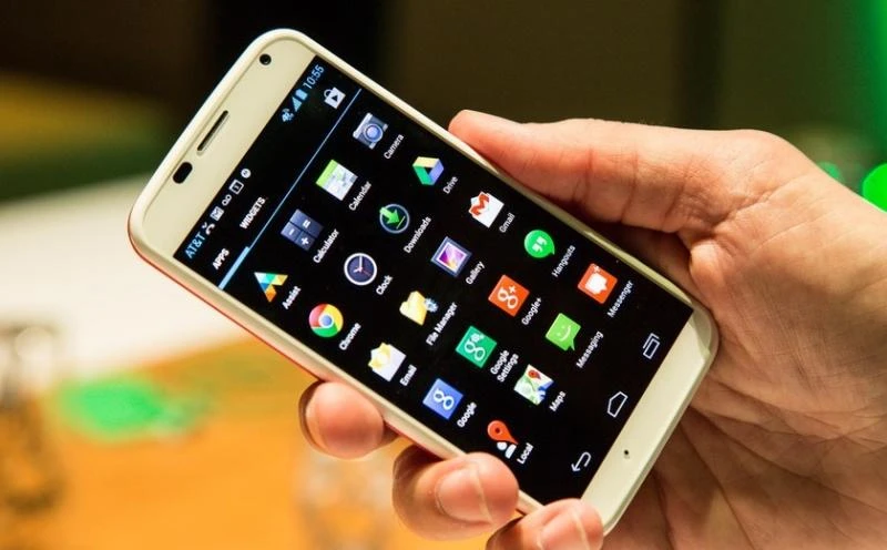 Motorola eyes ‘aggressive’ moves in smartphones