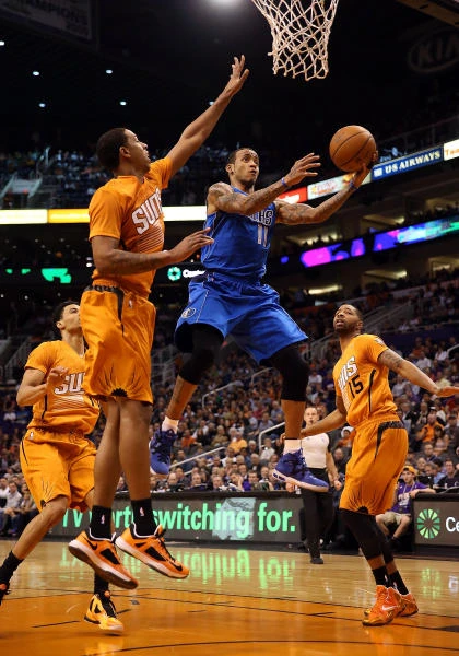 Larkin shines in Mavs win over Suns