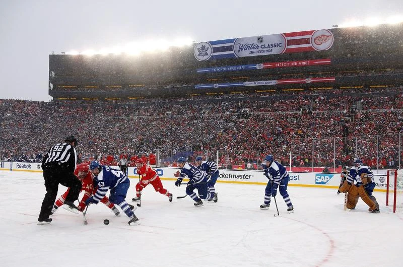Leafs top Wings at snowy Winter Classic