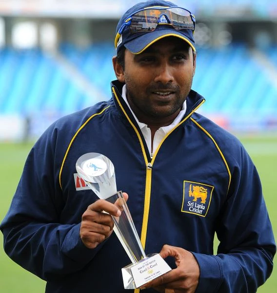 Dominant Sri Lanka thumps Pakistan