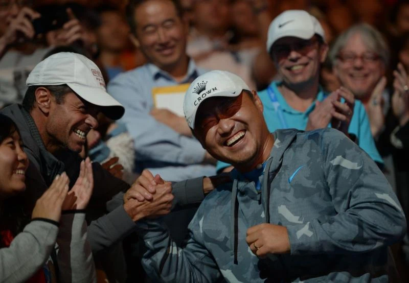Wise-cracking Li raises laughs with victory speech