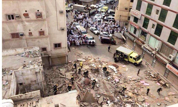 Old building in downtown Jeddah collapses