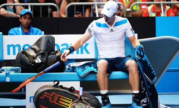 Murray smashes racket, calmly moves on to quarters
