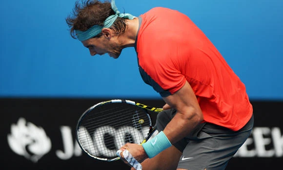 Sharapova out; Nadal, Murray win tough matches