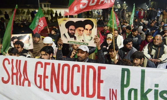 Kin of Pakistan suicide blast victims refuse to bury dead