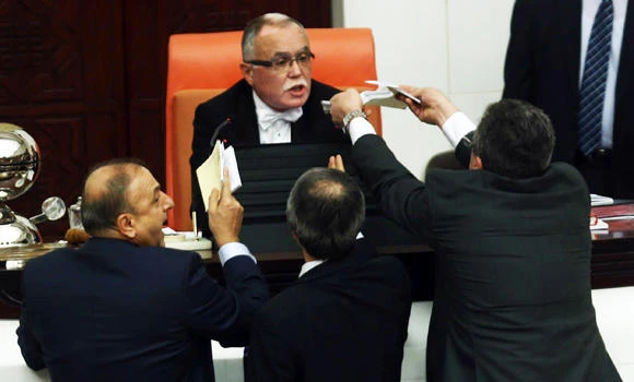 Turkey launches new mass purge of police and judiciary