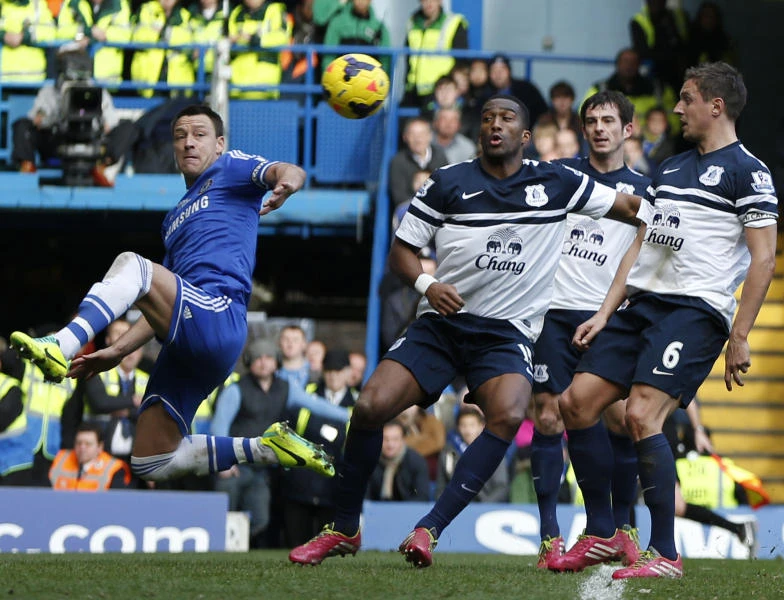 Chelsea grabs late victory, Arsenal and City triumph
