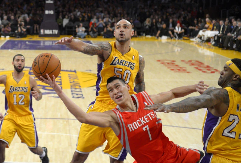 Rockets thrash Lakers for 8th straight win