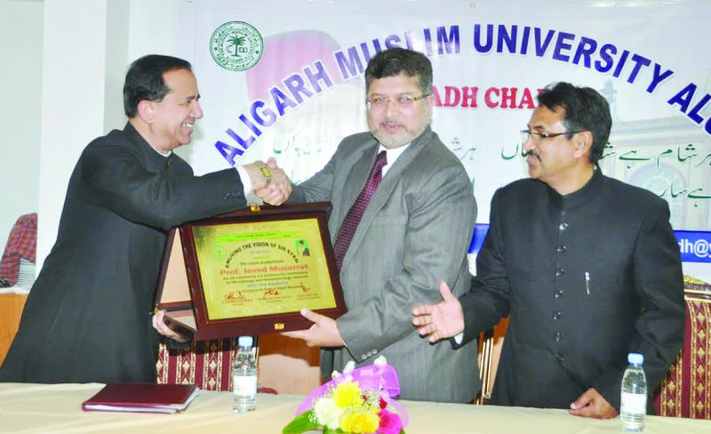 Aligarh alumni honor visiting Indian scientist
