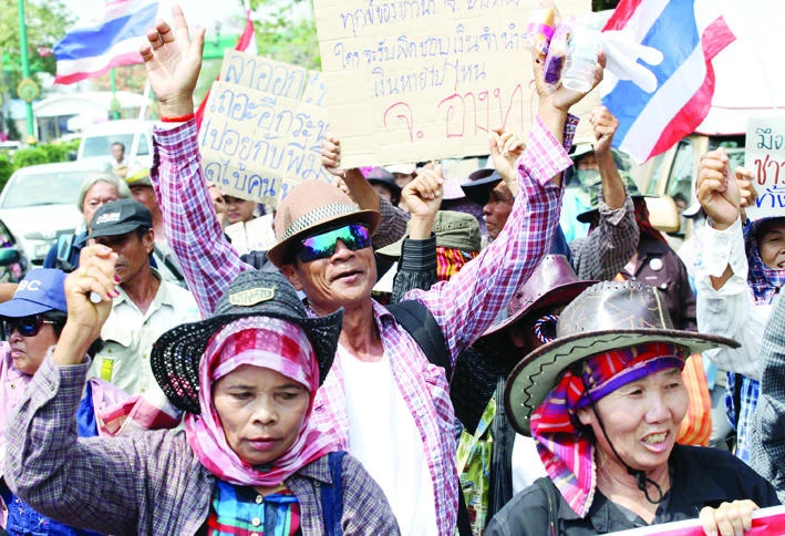 Thai protesters seek to win over disgruntled rice farmers