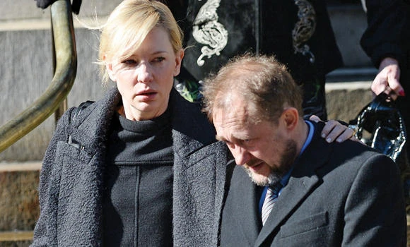Stars attend private funeral for Hoffman