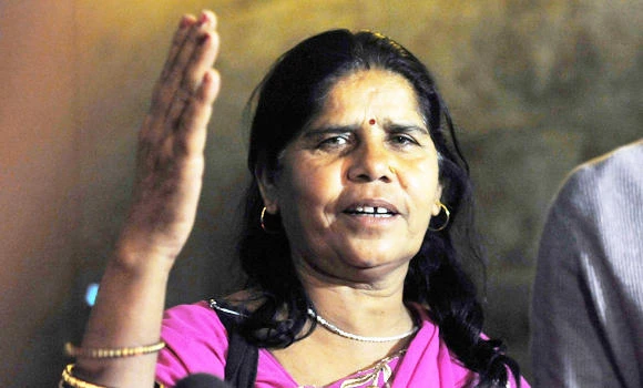 Indian film depicts fight of pink sari vigilantes